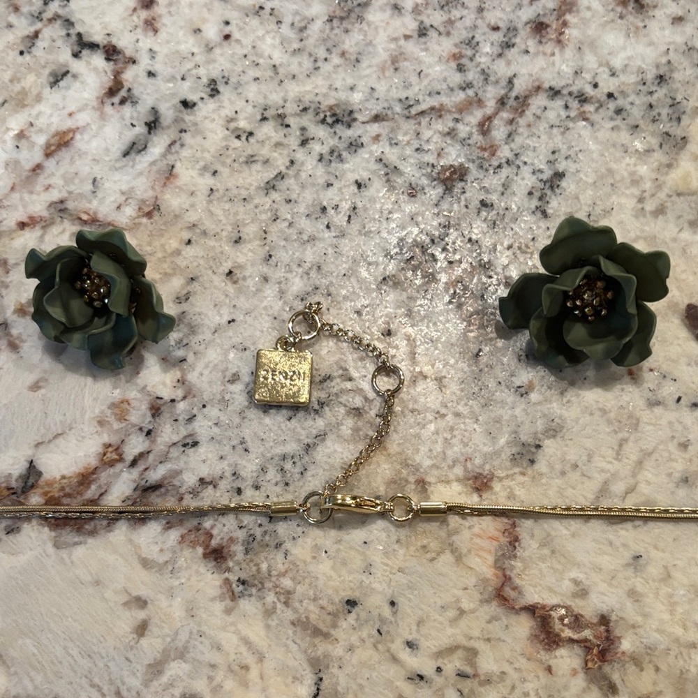 Elegant Floral Necklace Set by Zenzii with Green and Gold Accents - Picture 3 of 4
